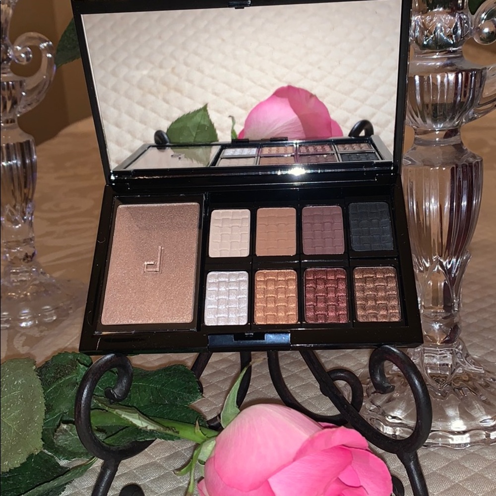 Doucce eyeshadow palette